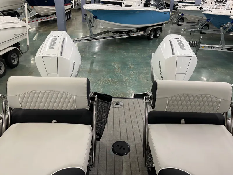 Slide: The Image of Avalon 2785 Excalibur LTD Twin Quad Lounger Shift 2026 - 17