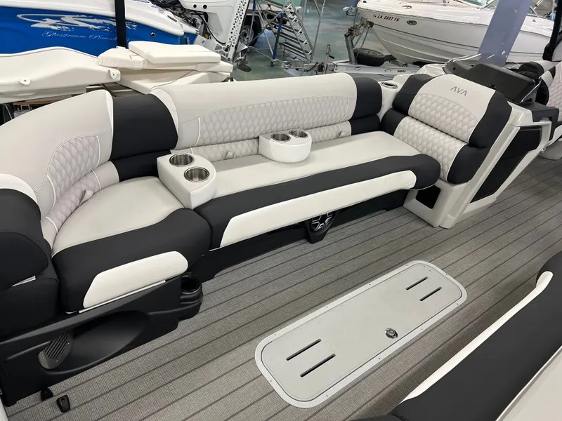 Slide: The Image of Avalon 2785 Excalibur LTD Twin Quad Lounger Shift 2026 - 5