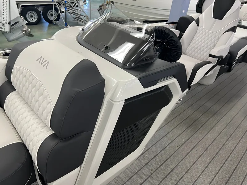 Slide: The Image of Avalon 2785 Excalibur LTD Twin Quad Lounger Shift 2026 - 7