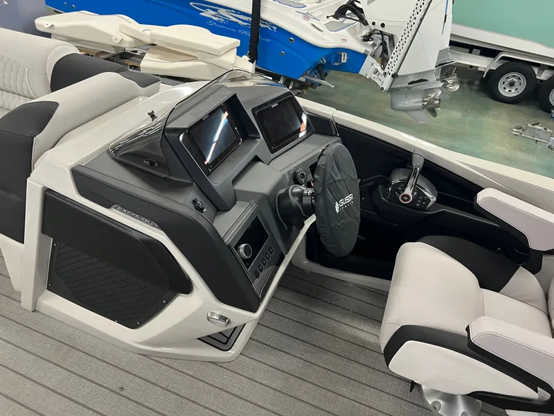 Slide: The Image of Avalon 2785 Excalibur LTD Twin Quad Lounger Shift 2026 - 9