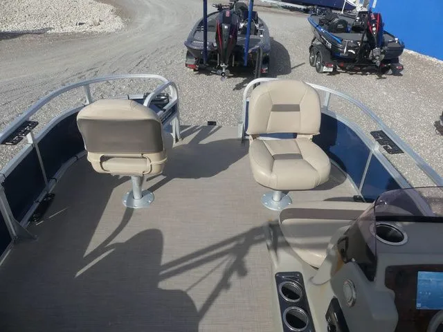 Slide: The Image of Sun Tracker Bass Buggy® 16 XL 2022 - 12