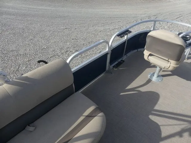 Slide: The Image of Sun Tracker Bass Buggy® 16 XL 2022 - 13