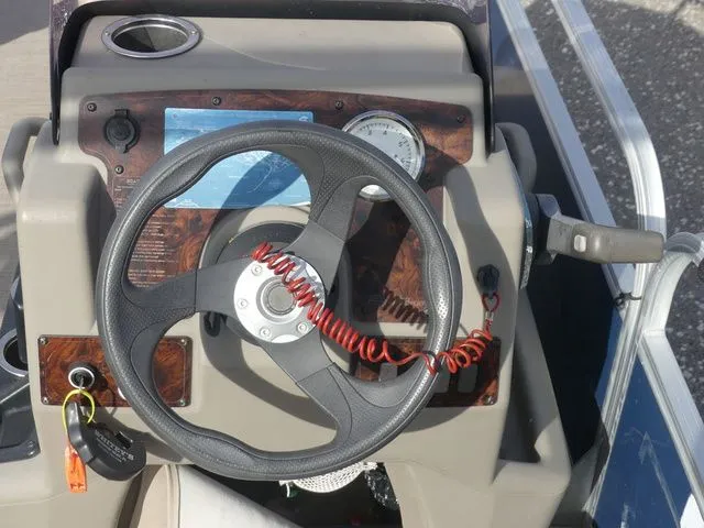 Slide: The Image of Sun Tracker Bass Buggy® 16 XL 2022 - 14