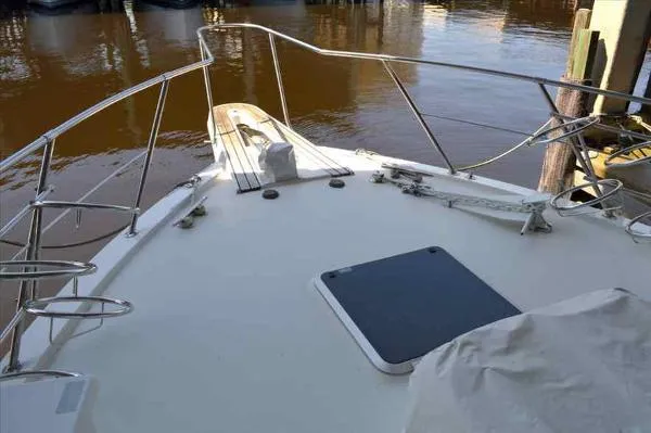 Slide: The Image of Hatteras Motor Yacht 1995 - 1