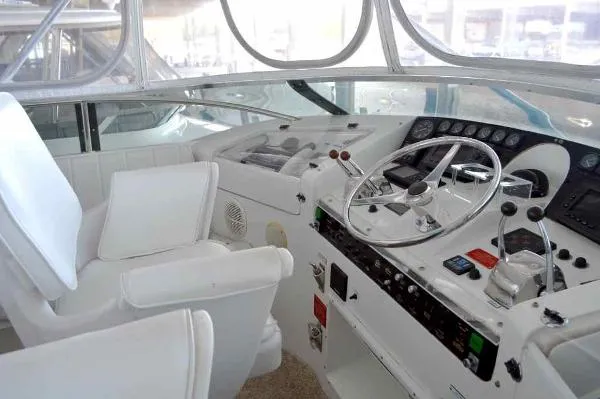 Slide: The Image of Hatteras Motor Yacht 1995 - 4