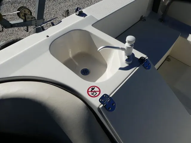 Slide: The Image of Stingray 212 SC 2023 - 11