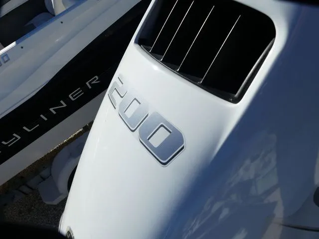 Slide: The Image of Stingray 212 SC 2023 - 4