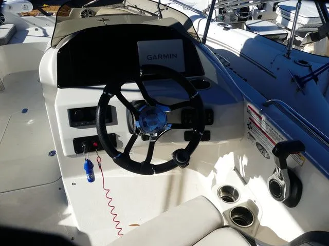 Slide: The Image of Stingray 212 SC 2023 - 5