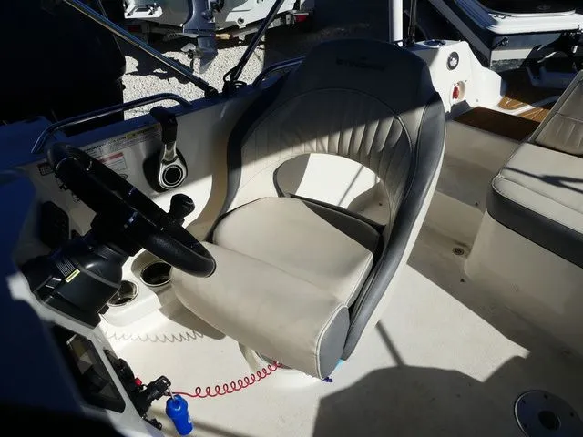 Slide: The Image of Stingray 212 SC 2023 - 7