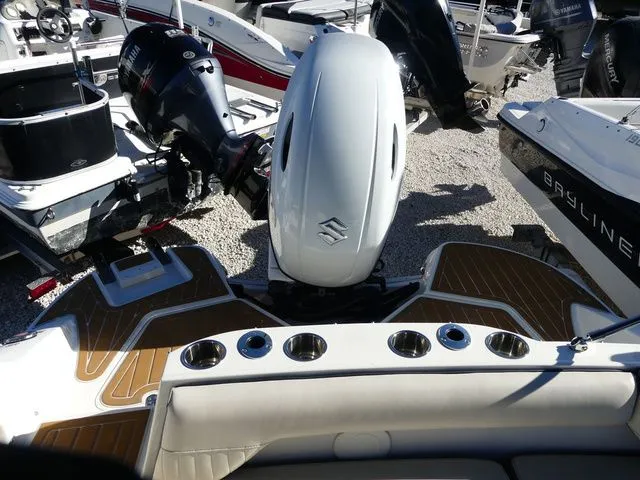 Slide: The Image of Stingray 212 SC 2023 - 8