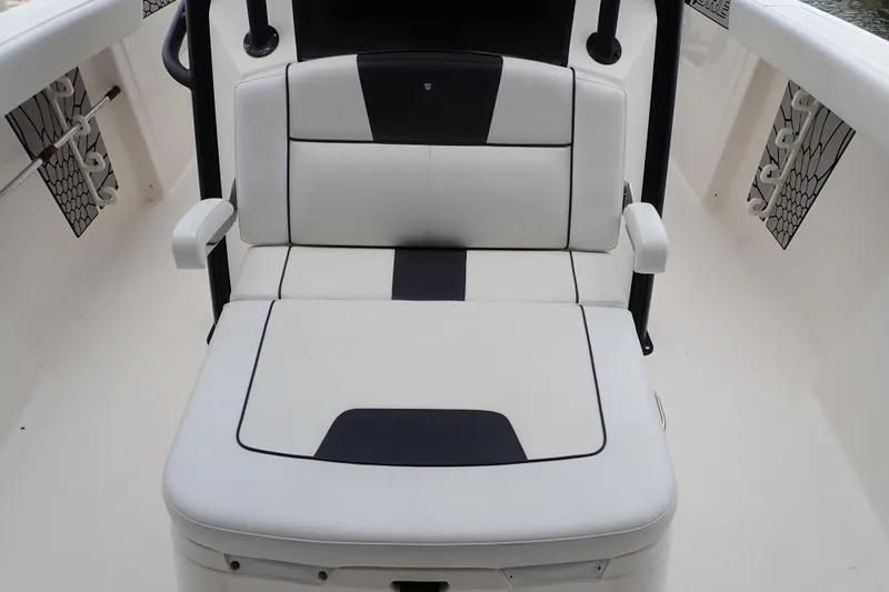 Slide: The Image of 2019 Wellcraft 352 Fisherman boat seat with white and black upholstery. - 13