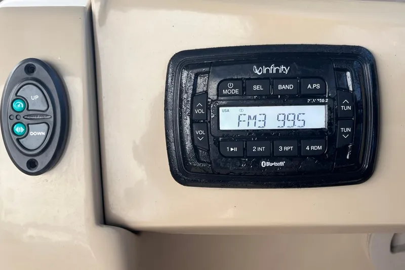 Slide: The Image of Infinity radio display on 2016 SunChaser Classic Fish 8522 Cruise-N-Fish, tuned to FM 99.5. - 14