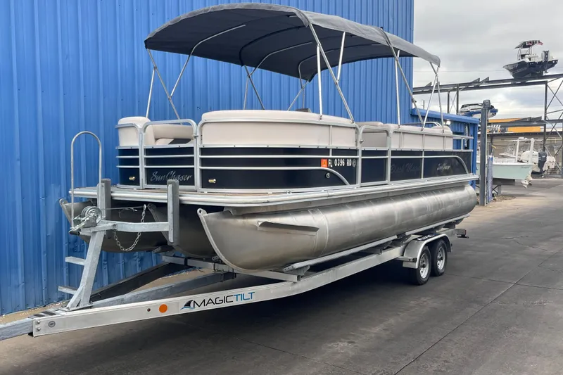 Slide: The Image of 2016 SunChaser Classic Fish 8522 Cruise-N-Fish pontoon boat on trailer. - 4