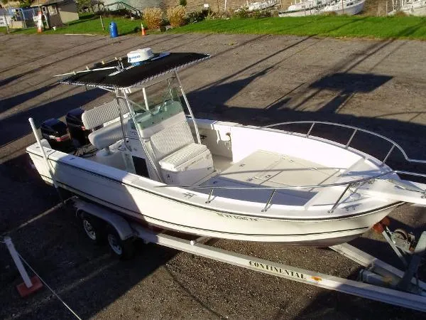 Slide: The Image of Robalo 2520 Center Console 1996 - 2