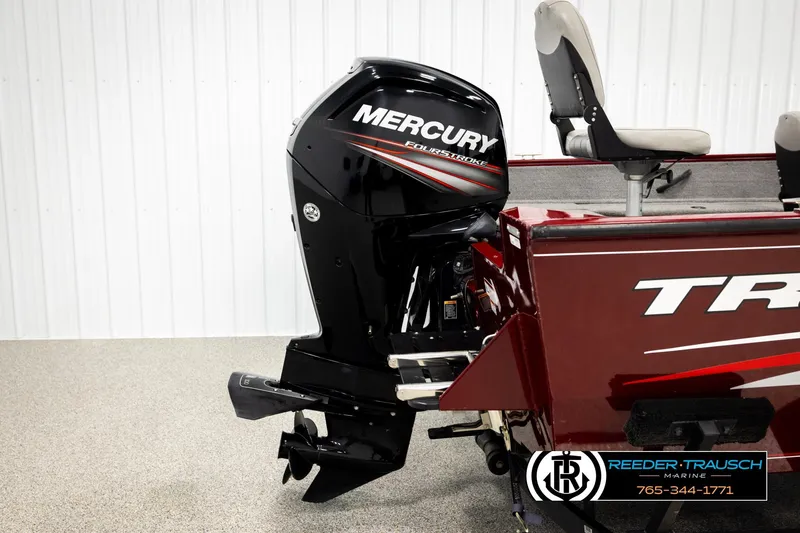 Slide: The Image of 2017 Tracker Pro Guide V-175 Combo boat with Mercury FourStroke engine. - 50