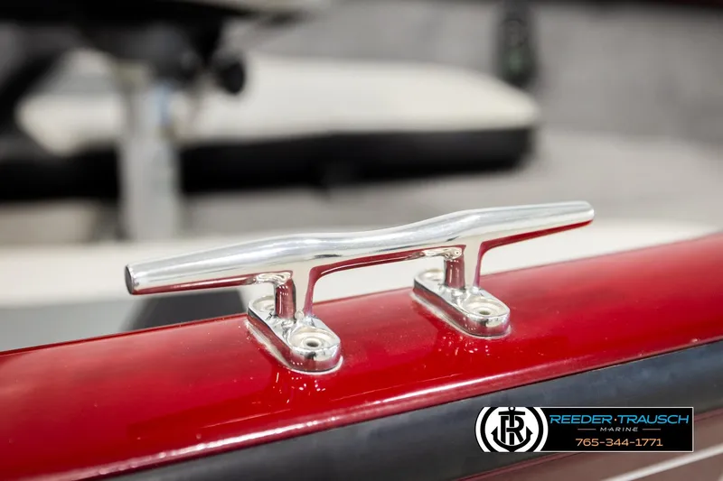 Slide: The Image of 2017 Tracker Pro Guide V-175 Combo boat cleat on red surface, Reeder-Trausch Marine logo. - 58