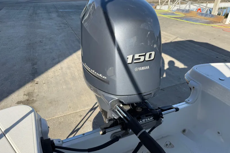 Slide: The Image of 2015 Hurricane SunDeck 2000 OB with Yamaha 150 outboard motor on dock. - 20