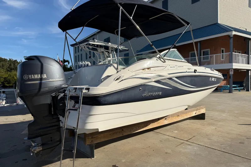 Slide: The Image of 2015 Hurricane SunDeck 2000 OB boat with Yamaha engine on display. - 3