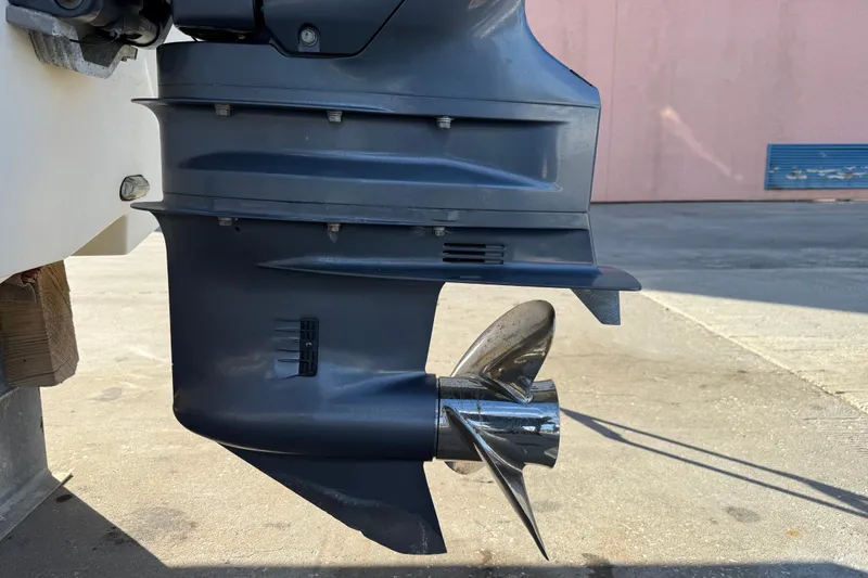 Slide: The Image of Outboard motor of 2015 Hurricane SunDeck 2000 OB boat on concrete surface. - 7