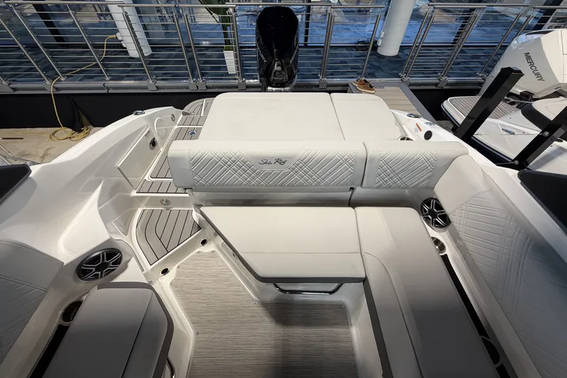 Slide: The Image of Sea Ray SDX 250 Outboard 2026 - 10