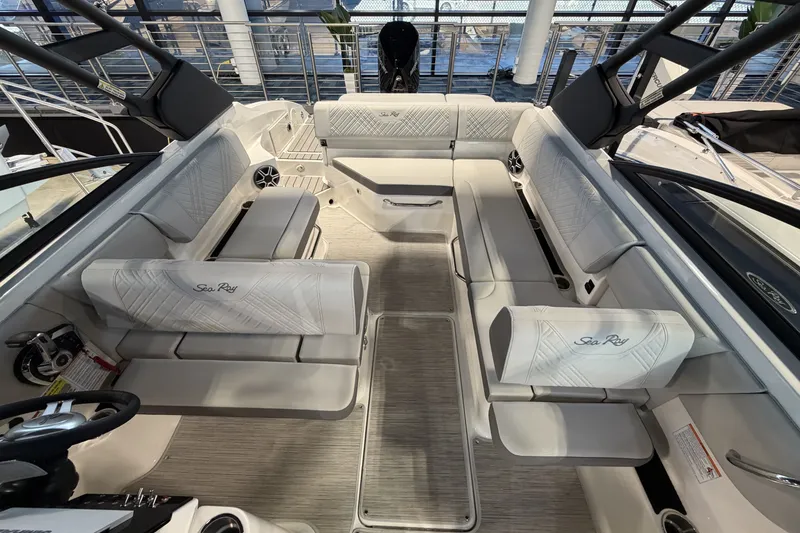 Slide: The Image of Sea Ray SDX 250 Outboard 2026 - 13