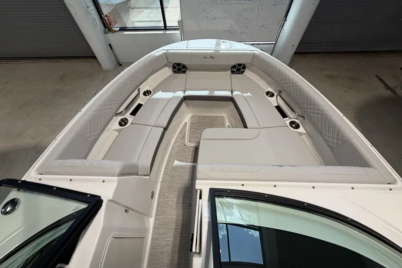 Slide: The Image of Sea Ray SDX 250 Outboard 2026 - 19