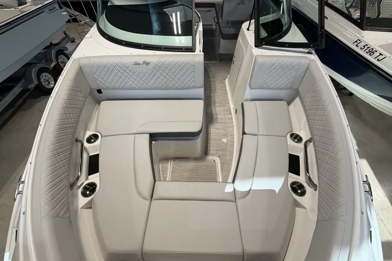 Slide: The Image of Sea Ray SDX 250 Outboard 2026 - 20