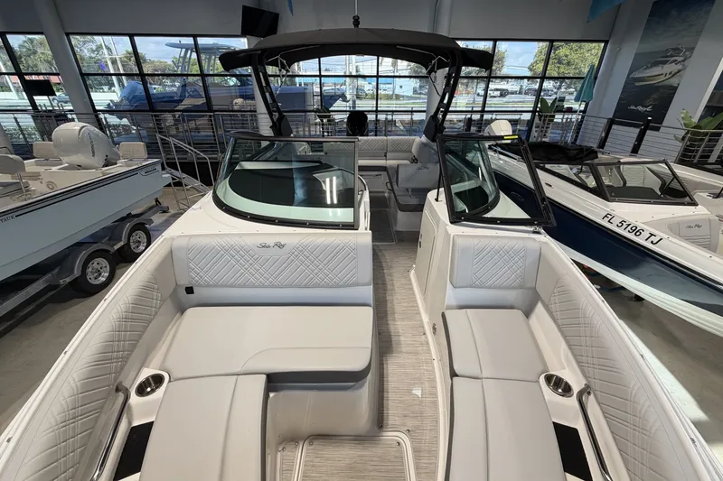 Slide: The Image of Sea Ray SDX 250 Outboard 2026 - 21