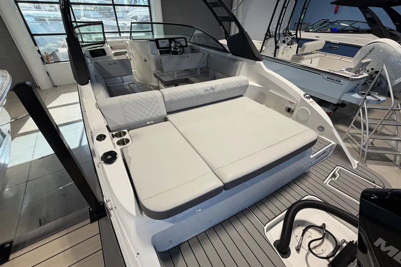 Slide: The Image of Sea Ray SDX 250 Outboard 2026 - 7
