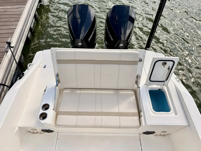 Slide: The Image of Boston Whaler 280 Dauntless 2024 - 24
