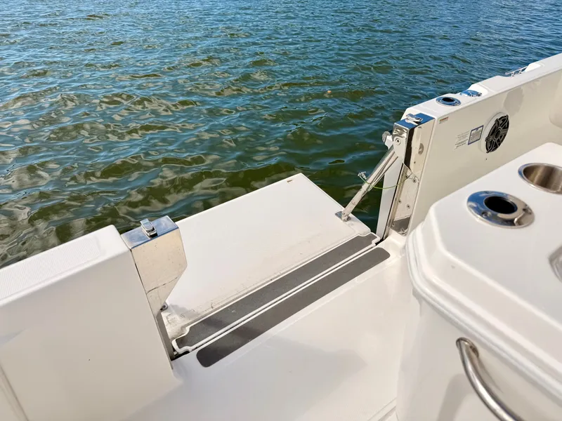 Slide: The Image of Boston Whaler 280 Dauntless 2024 - 26