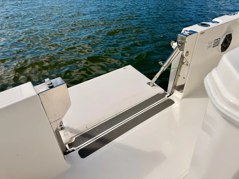 Slide: The Image of Boston Whaler 280 Dauntless 2024 - 27