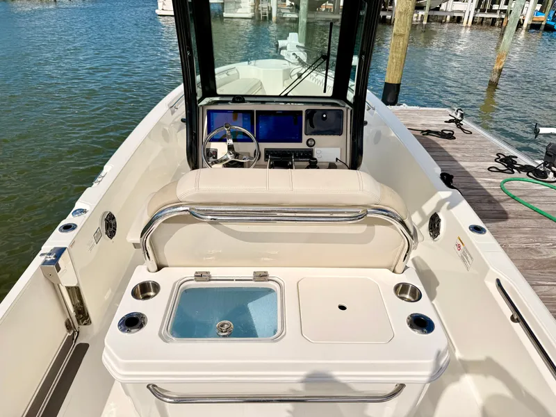 Slide: The Image of Boston Whaler 280 Dauntless 2024 - 29