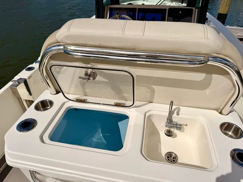 Slide: The Image of Boston Whaler 280 Dauntless 2024 - 31