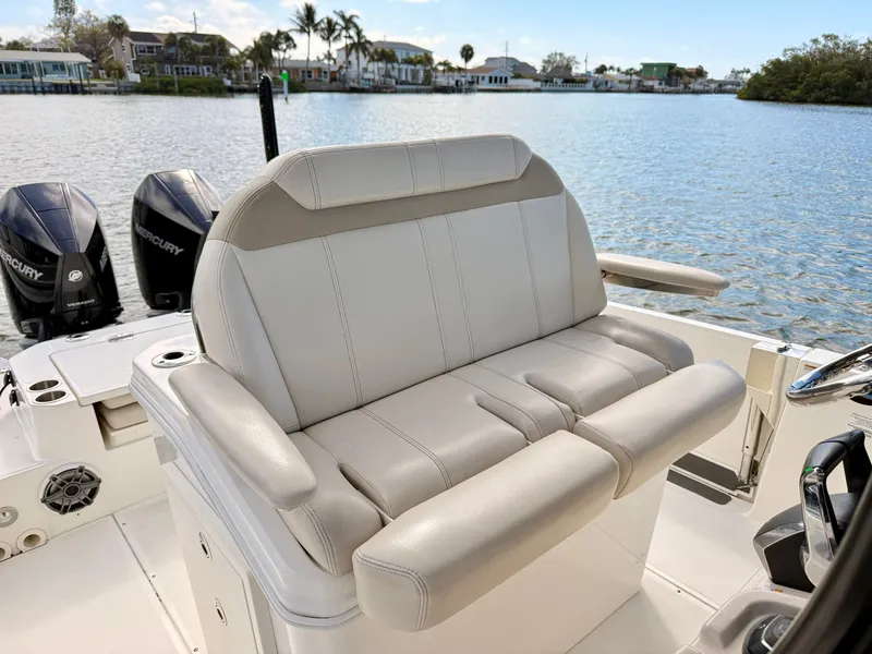 Slide: The Image of Boston Whaler 280 Dauntless 2024 - 36
