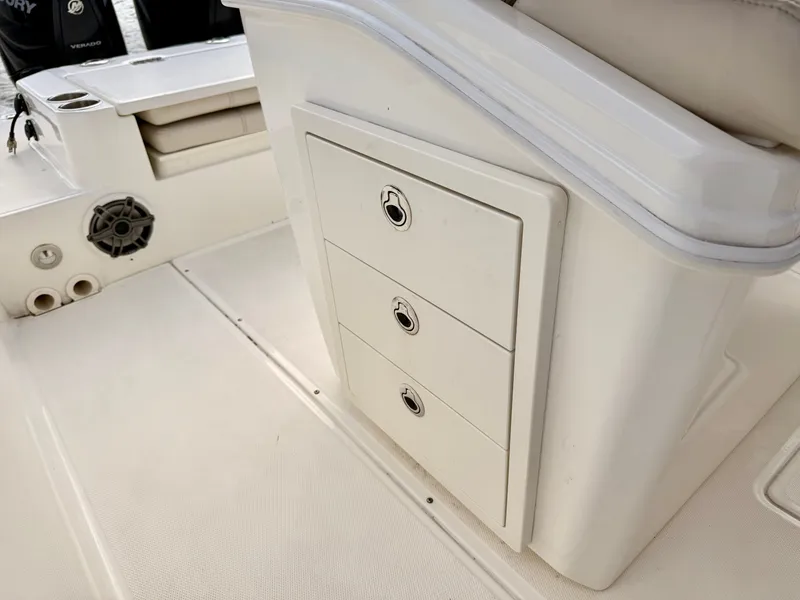 Slide: The Image of Boston Whaler 280 Dauntless 2024 - 37