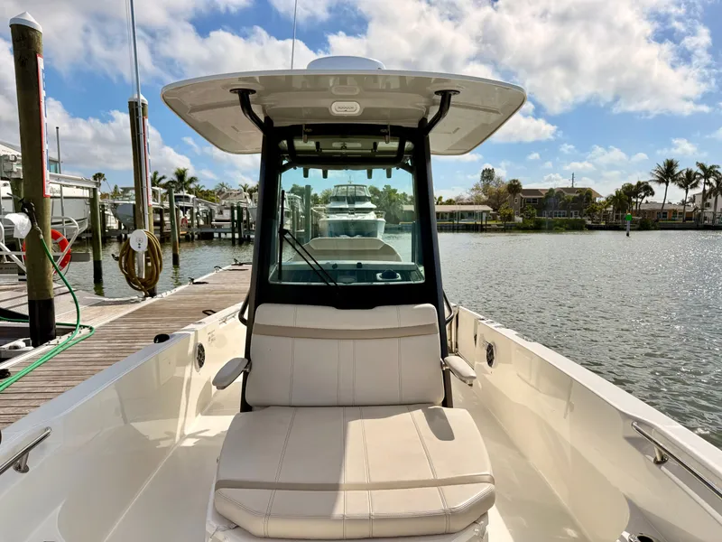 Slide: The Image of Boston Whaler 280 Dauntless 2024 - 40