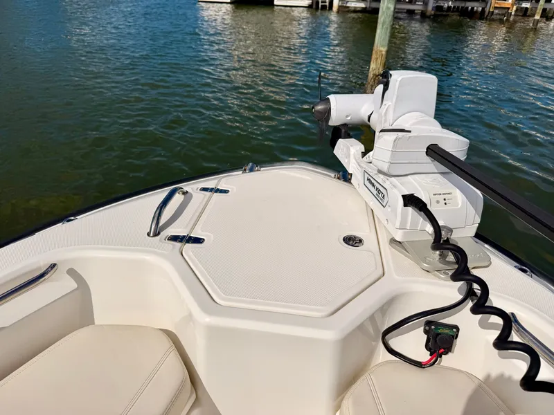Slide: The Image of Boston Whaler 280 Dauntless 2024 - 42