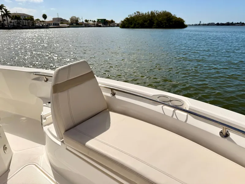 Slide: The Image of Boston Whaler 280 Dauntless 2024 - 45