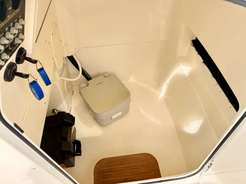 Slide: The Image of Boston Whaler 280 Dauntless 2024 - 48