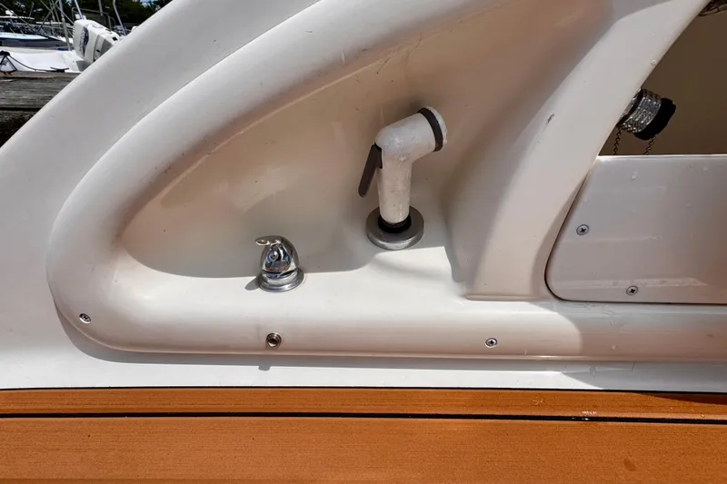 Slide: The Image of 2005 Monterey 298SS Super Sport boat faucet and showerhead detail. - 19