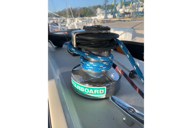 Slide: The Image of Winch on 1986 Sabre 34 MK II sailboat with blue rope and "Starboard" label. - 23