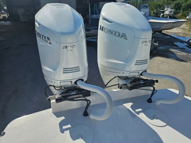 Slide: The Image of Ocean Master 31 Center Console 1987 - 33