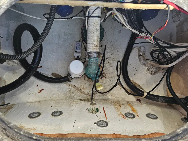 Slide: The Image of Ocean Master 31 Center Console 1987 - 58