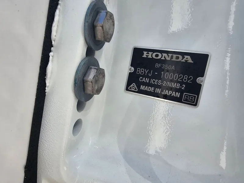 Slide: The Image of Honda plaque on Ocean Master 31, year 1987. - 11