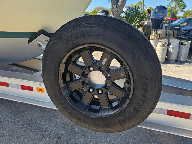 Slide: The Image of Black wheel of an Ocean Master 31 boat trailer, year 1987. - 20