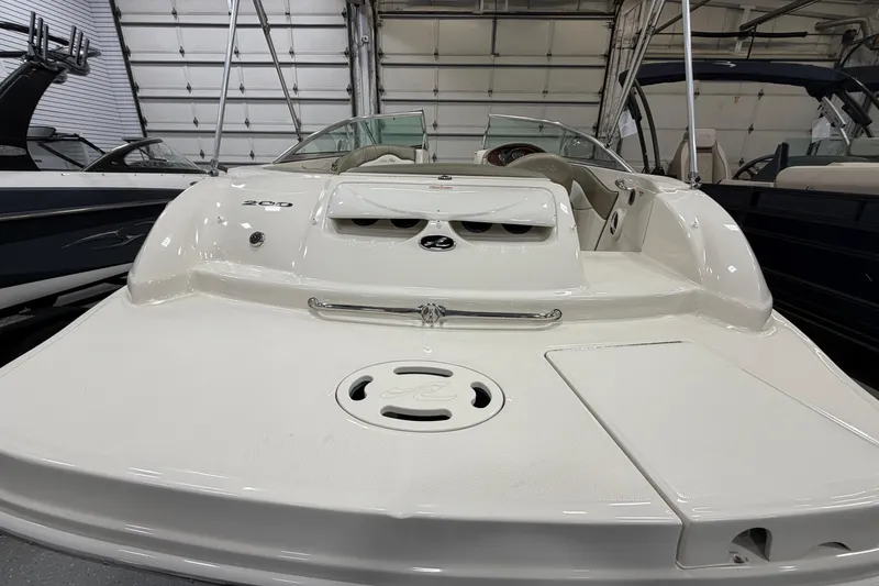 Slide: The Image of 2006 Sea Ray 200 Sundeck boat in a showroom, rear view. - 4