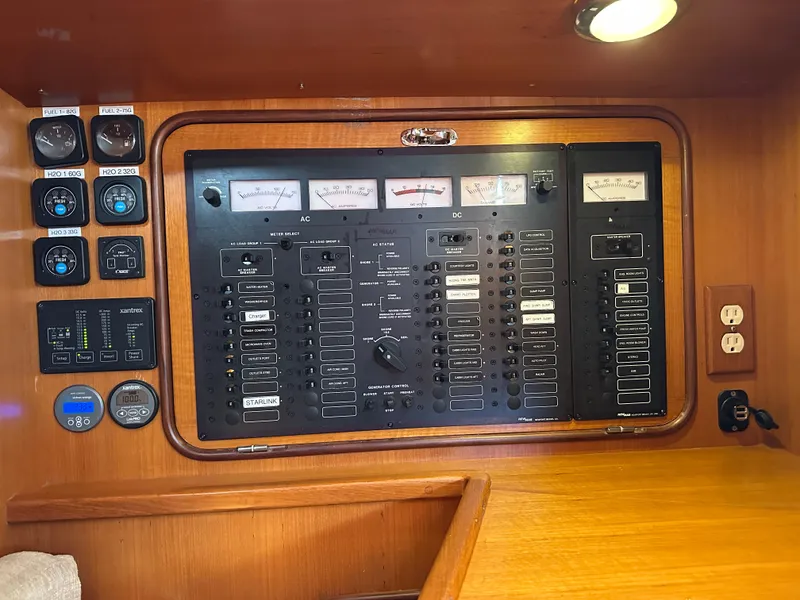 Slide: The Image of Passport 470 2006 - 13