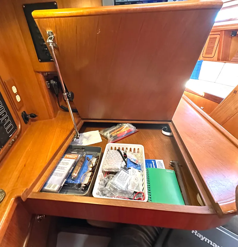 Slide: The Image of Passport 470 2006 - 15