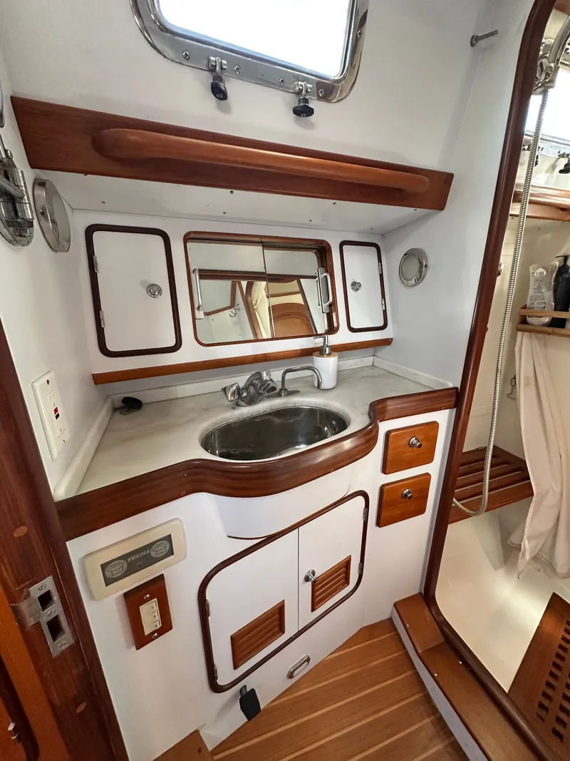 Slide: The Image of Passport 470 2006 - 17